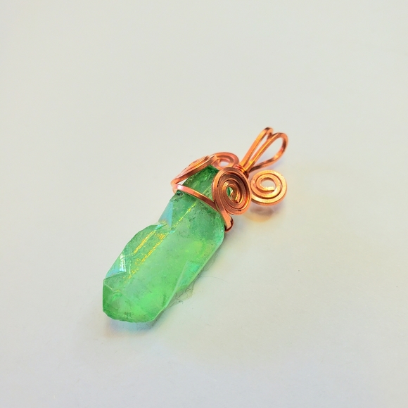 Electroplated dyed quartz crystal wire wrap necklace - Picture 2 of 4